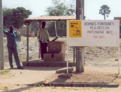 Borne fontaine à Moundou