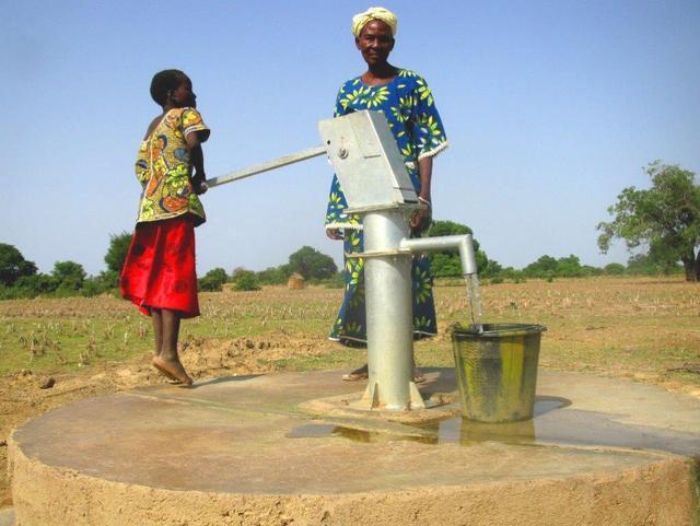 Modèle de Puits équipé, au début du programme © Morija