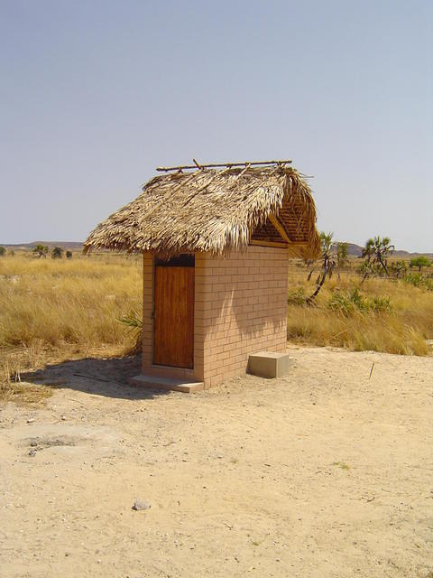 Latrine à Mangatoka (© Ecoles du Monde)