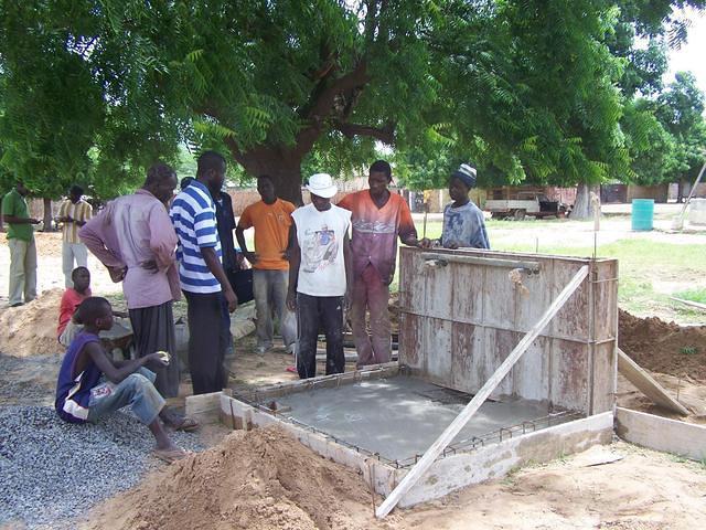 Borne fontaine en construction