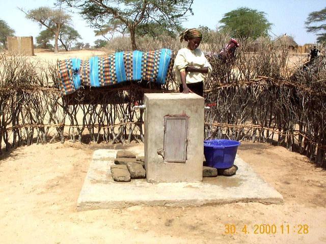 Borne fontaine de Guedji Seck