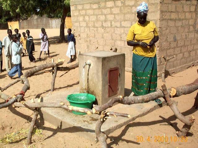 Borne fontaine de Sam Gaye