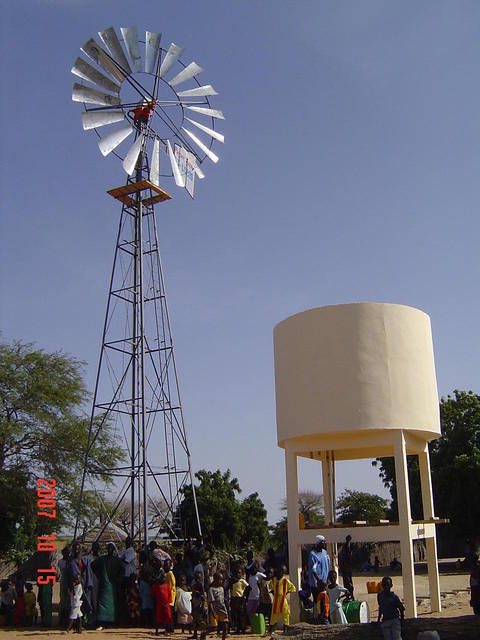 Pompage éolien et réservoir