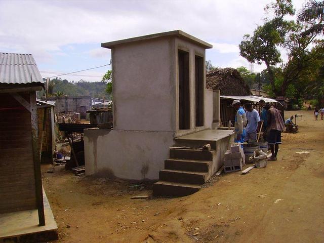 Latrines à proximité du marché.