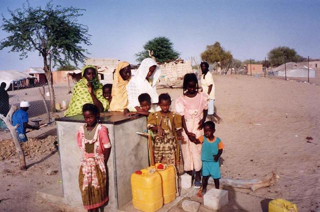 Borne fontaine en fonctionnement