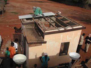 Station de pompage: Rénovation effectuée par les villageois (maçonnerie, peinture, ...)