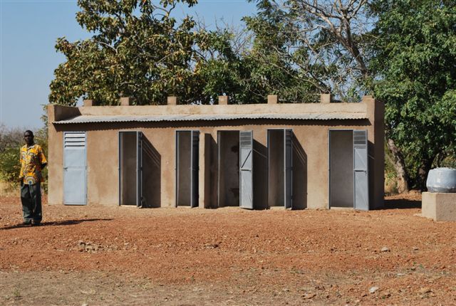 Latrines scolaires (© AEAP)