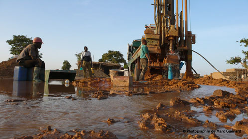 Abords du chantier inondé et des foreurs.(© M.Guénard)