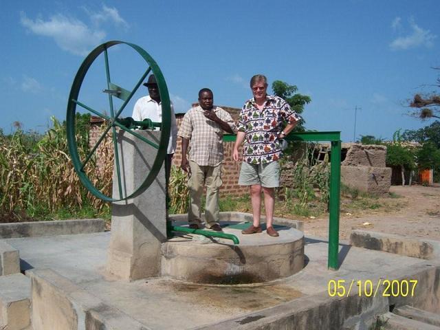 Puits équipé d'une pompe, quartier Dagari - Haba (©photo: Solidarité Santé Burkina)