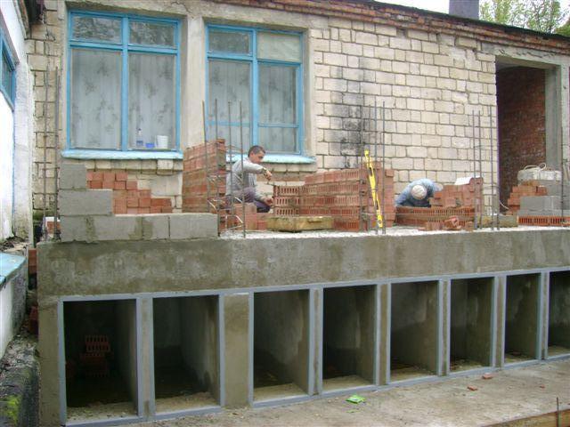 Construction des toilettes dans le lycée de Vorniceni (©photo SEAM)