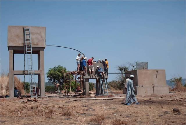 Réservoir et déferriseur dans le village de Naddhal