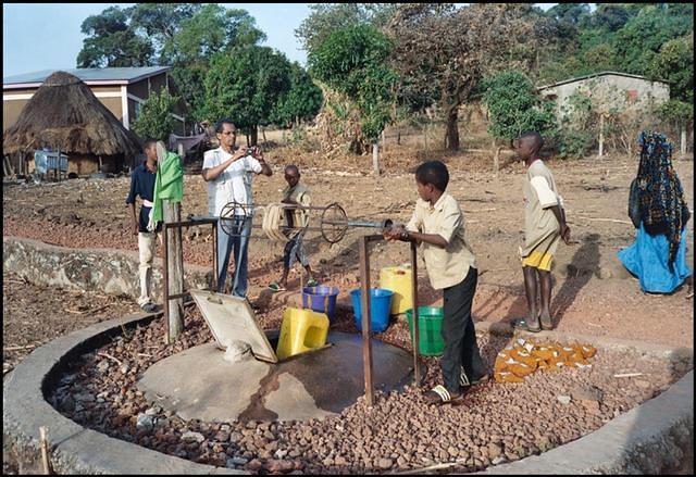 Puisage de l'eau au puits existant