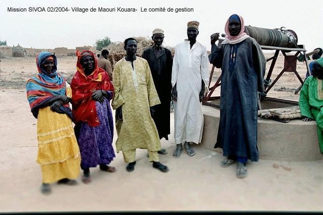 Comité de gestion du point d'eau du village de Maouri Kouara en 2004