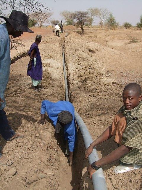 Pose des conduites de canalisation entre Gory et Yaguiné Banda