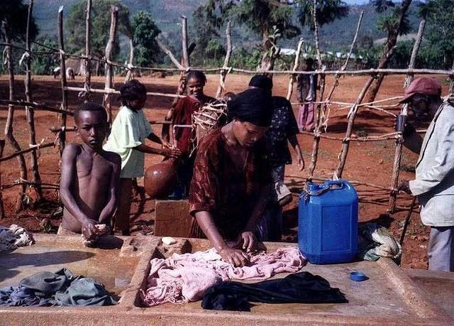 Femmes lavant le linge au Lavoir