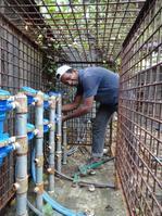 Alimentation en eau du bidonville de Bashantek à Dakha (Bangladesh)