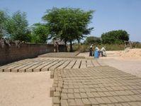 Fabrication des briques destinées à la construction des latrines