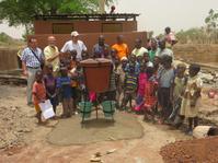 Latrine scolairee et lave-mains © Forage Mali