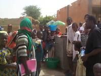 Affluence à la borne fontaine