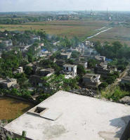 Vue du réservoir et d'une partie de la commune