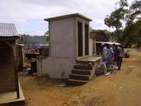 Latrines à proximité du marché.