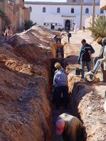 Rue pendant la fouille d'une tranchée - Travaux de canalisation