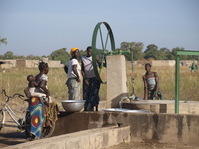 Au village d'Haba, la pompe en 2010