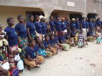 Les femmes d'Haba ayant accouché en 2006, posant devant la maternité