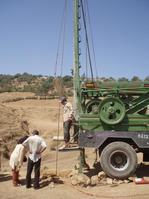 Machine de forage du puits en action