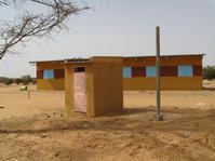 Latrine scolaire à l'école de Soringho