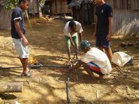 Travaux collectifs de villageois: raccordement de 2 tuyauteries d'adduction d'eau - Tanambao 